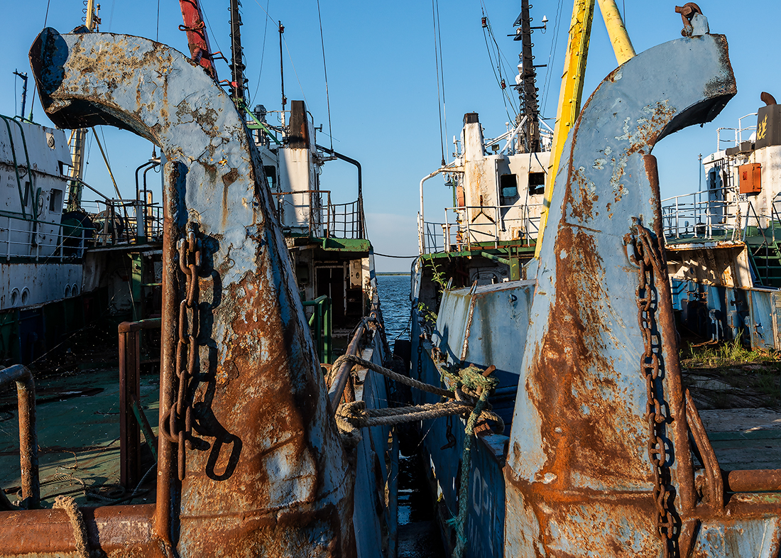 Fiskebåt:   Bortvänd